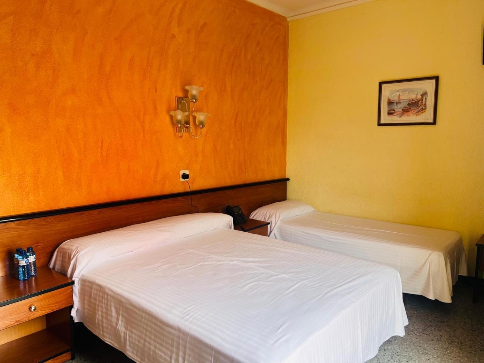 Hotel Continental กาเลญา ภายนอก รูปภาพ